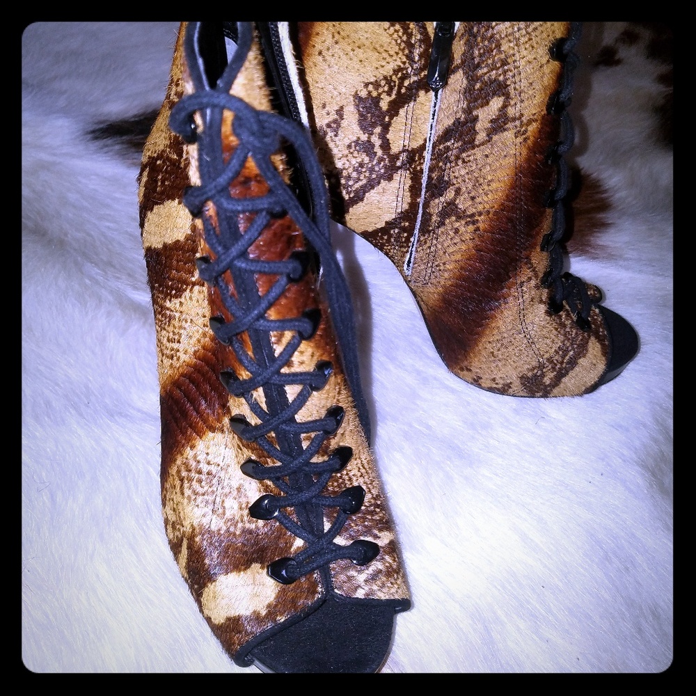 Sam Edelman NWOT Python bootie Size 8
